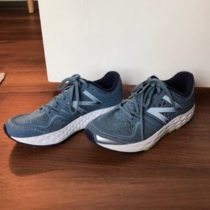 New Balance tennis shoes